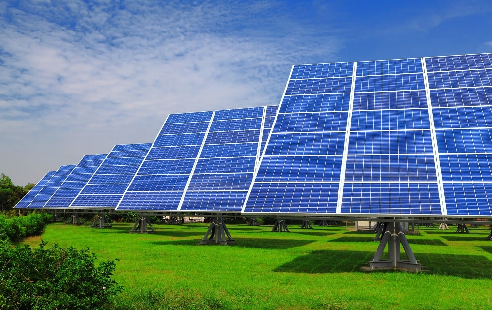 découvrez les avantages des panneaux solaires pour votre habitation : une solution écologique et économique pour réduire votre facture d'énergie et contribuer à la protection de l'environnement.