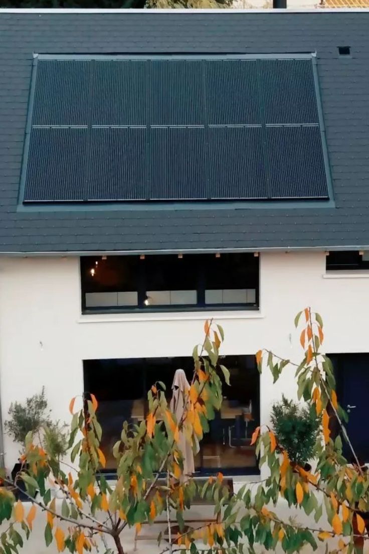découvrez les panneaux solaires terreal, une solution écologique et performante pour optimiser votre consommation d'énergie. alliez durabilité et esthétique avec des produits de haute qualité qui s'intègrent parfaitement à votre habitat.