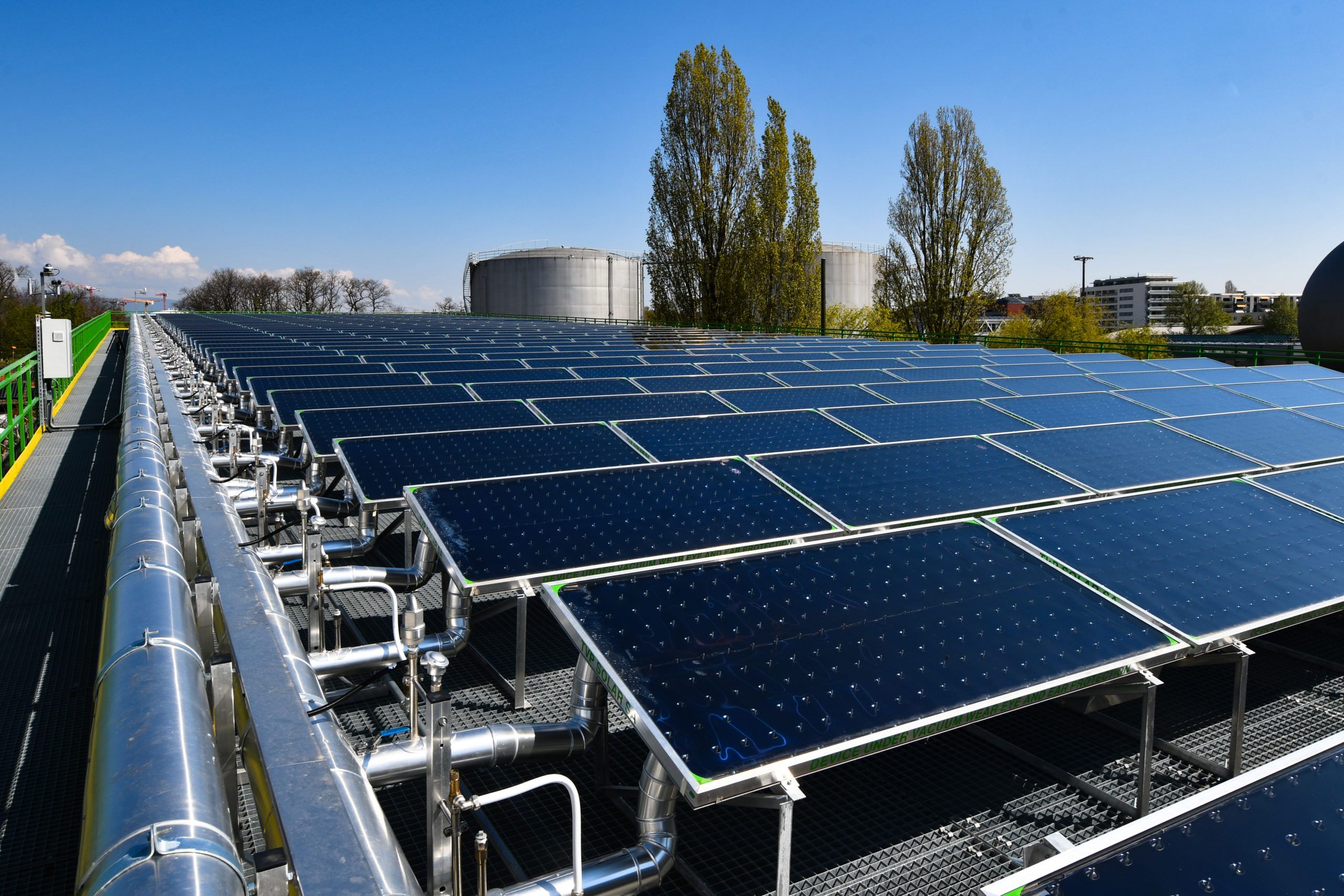 découvrez les panneaux thermiques, une solution écologique et économique pour la production d'eau chaude et le chauffage de votre habitat. optimisez votre consommation d'énergie tout en réduisant votre empreinte carbone grâce à cette technologie innovante.