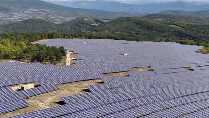 découvrez les parcs solaires, des installations dédiées à la production d'énergie renouvelable grâce à la puissance du soleil. explorez leurs avantages pour l'environnement et leur rôle crucial dans la transition énergétique.