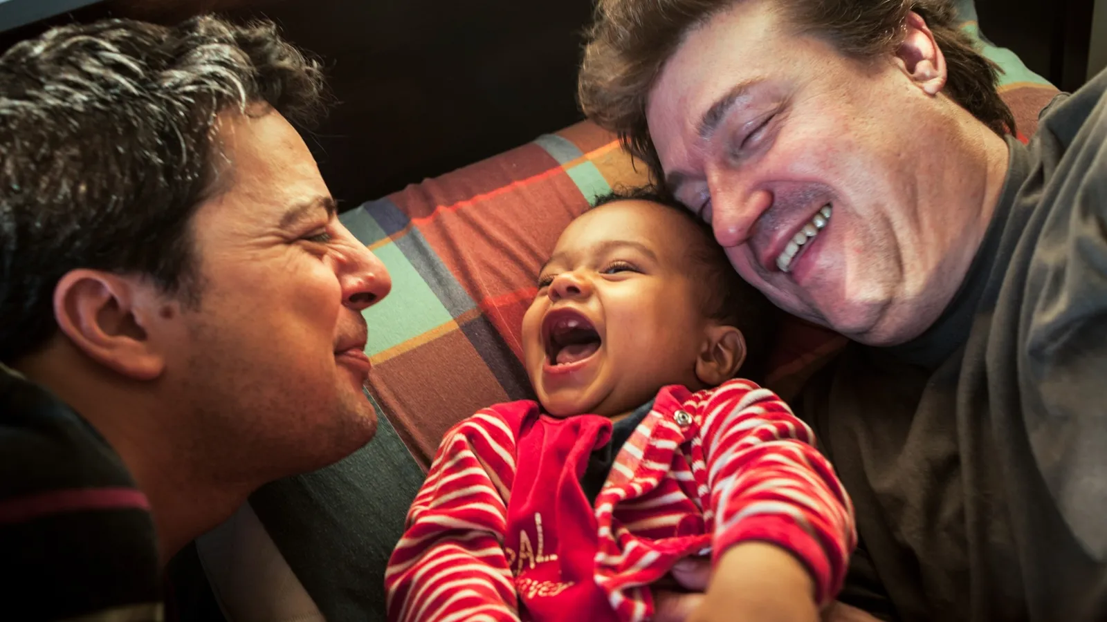 découvrez l'importance et le rôle essentiel du père dans la famille. explorez les différentes facettes de la paternité, les défis auxquels les pères font face et l'impact de leur présence sur le développement des enfants.