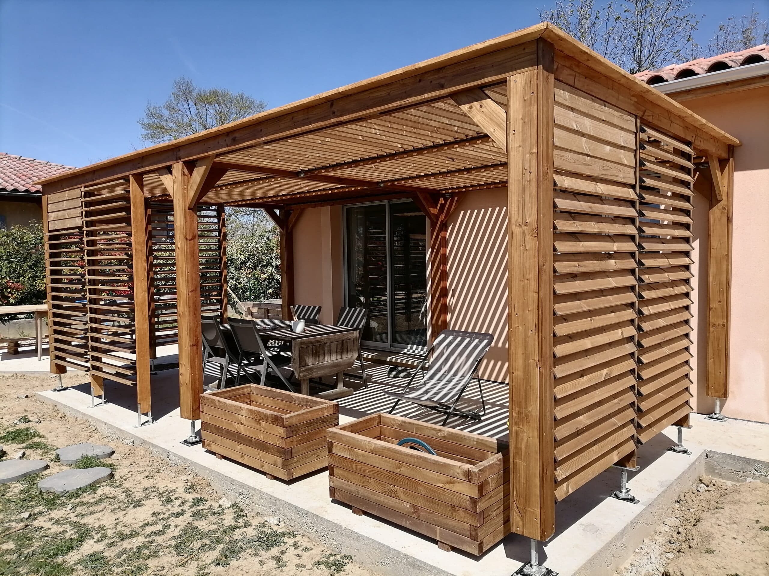 découvrez notre sélection de pergolas en bois, idéales pour embellir votre espace extérieur. profitez d'instants de détente à l'ombre, tout en ajoutant une touche d'élégance à votre jardin ou terrasse. explorez des designs variés, adaptés à tous les styles et budgets.