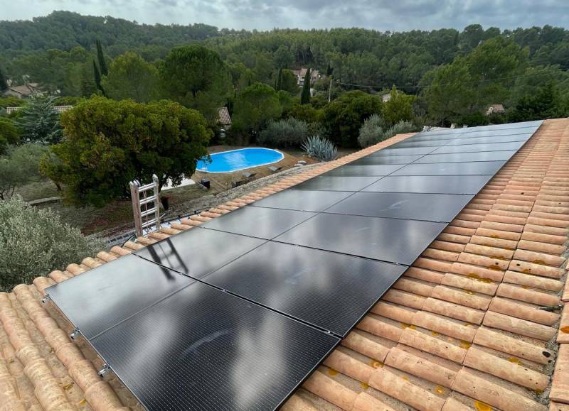 découvrez les avantages d'une installation photovoltaïque de 100 kwc, adaptée aux besoins énergétiques des entreprises et des grands projets. optimisez votre consommation d'énergie, réduisez vos factures et contribuez à la transition énergétique grâce à des solutions durables et performantes.