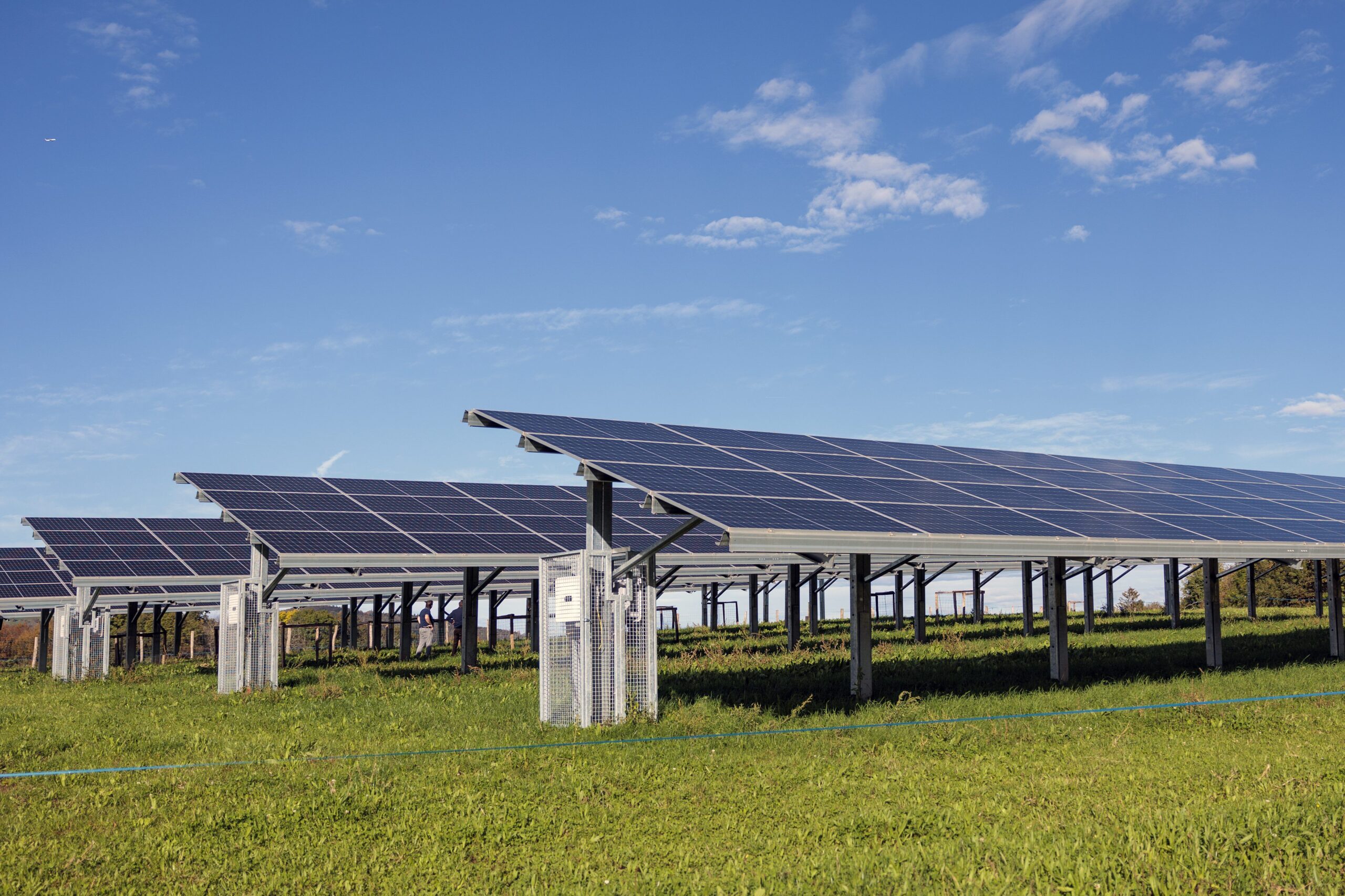 découvrez les avantages de l'énergie photovoltaïque pour un avenir durable. apprenez comment les panneaux solaires transforment la lumière du soleil en électricité tout en réduisant votre empreinte carbone et en économisant sur vos factures d'énergie.