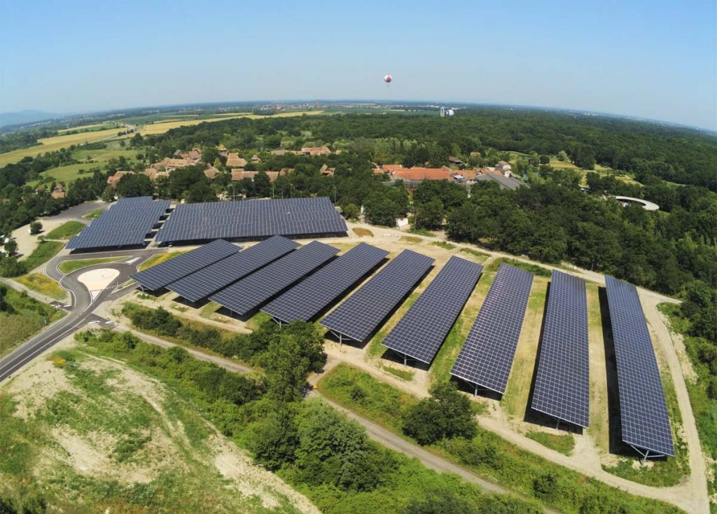 découvrez les solutions photovoltaïques en alsace : une énergie renouvelable et durable pour réduire vos factures d'électricité et contribuer à la préservation de l'environnement. informez-vous sur les avantages des panneaux solaires et les aides disponibles dans la région.