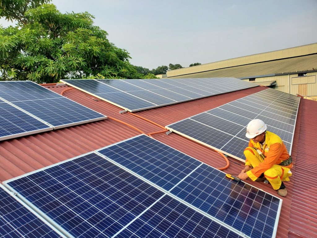 découvrez les solutions photovoltaïques à toulouse pour produire votre propre énergie renouvelable. offrez-vous une autonomie énergétique tout en contribuant à la protection de l'environnement grâce aux panneaux solaires adaptés à votre foyer.