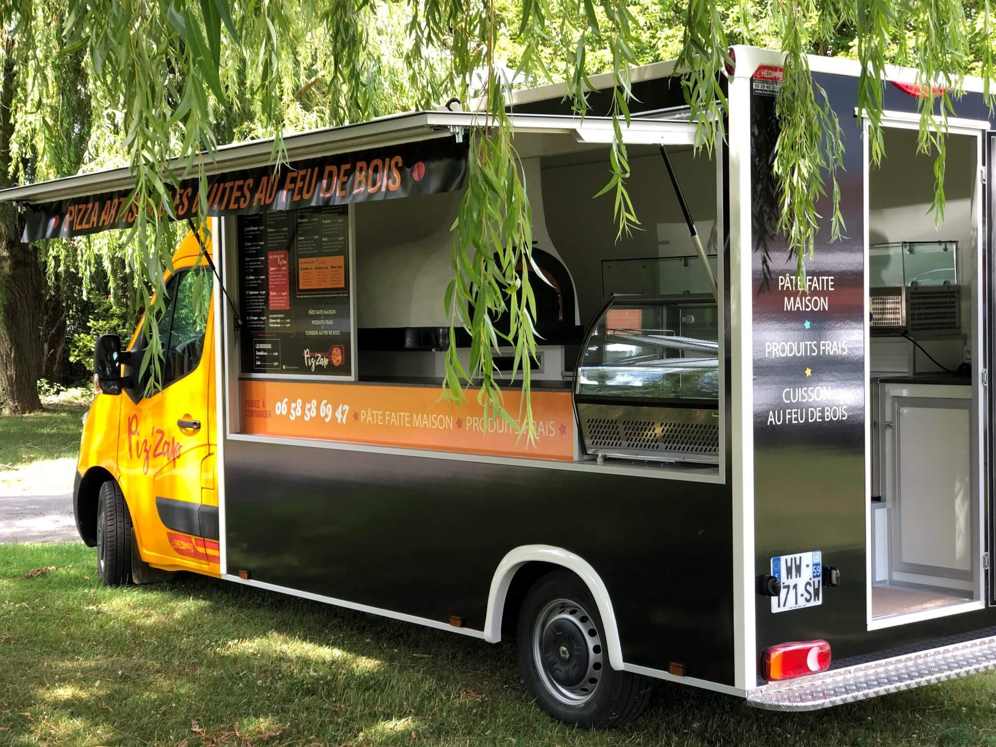 découvrez l'authenticité des saveurs italiennes avec notre camion à pizza ! offrant des pizzas fraîches cuites au feu de bois, nous vous garantissons une expérience culinaire inoubliable. parfait pour les événements, les festivals ou un simple repas sur le pouce. savourez nos recettes élaborées avec des ingrédients de qualité, prêt à régaler vos papilles où que vous soyez !