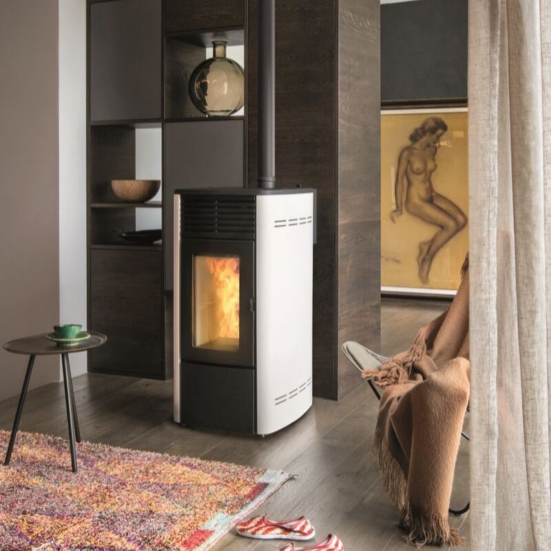 découvrez le poêle brisach, alliant design moderne et efficacité énergétique. profitez d'une chaleur douce et agréable dans votre intérieur tout en embellissant votre espace de vie avec ce poêle au style unique. idéal pour un confort optimal tout au long de l'année.