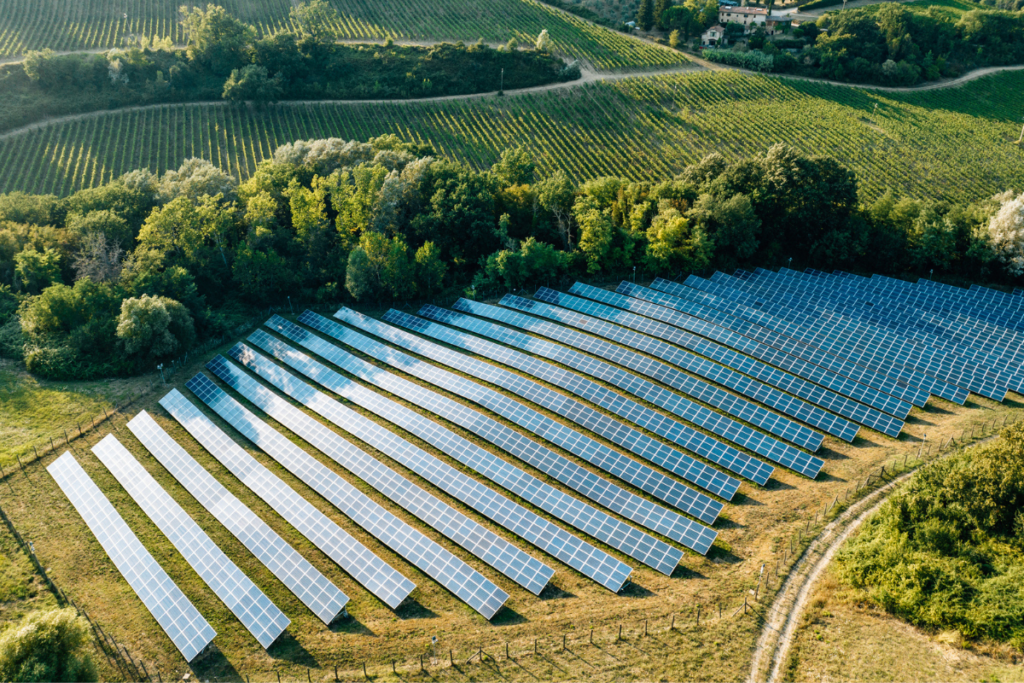découvrez les avantages de la production solaire, une solution durable et écologique pour générer de l'énergie propre. apprenez comment cette technologie innovante transforme la lumière du soleil en électricité, réduisant votre empreinte carbone tout en réalisant des économies sur vos factures d'énergie.