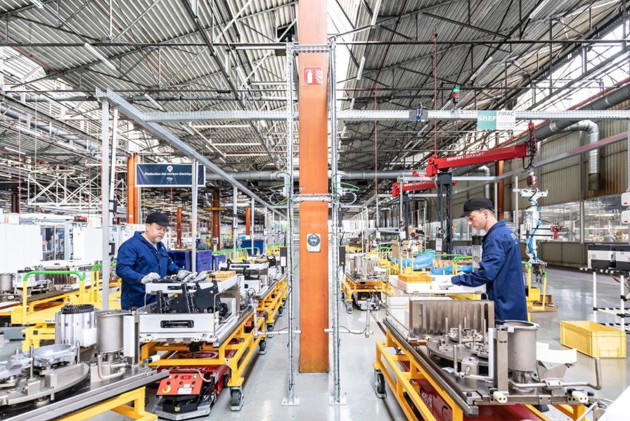 découvrez notre expertise en production, où nous transformons vos idées en réalité grâce à des méthodes innovantes et une équipe dédiée. optimisez vos projets avec notre savoir-faire en gestion de production.