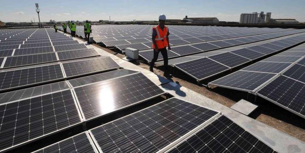 découvrez des projets solaires innovants qui transforment l'énergie renouvelable en solutions durables. explorez comment l'énergie solaire contribue à un avenir plus vert et économiquement viable.