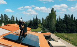 découvrez comment bénéficier de réductions d'impôts grâce à l'installation de panneaux solaires. informez-vous sur les avantages fiscaux, les démarches à suivre et les aides disponibles pour réduire vos charges fiscales tout en investissant dans une énergie durable.