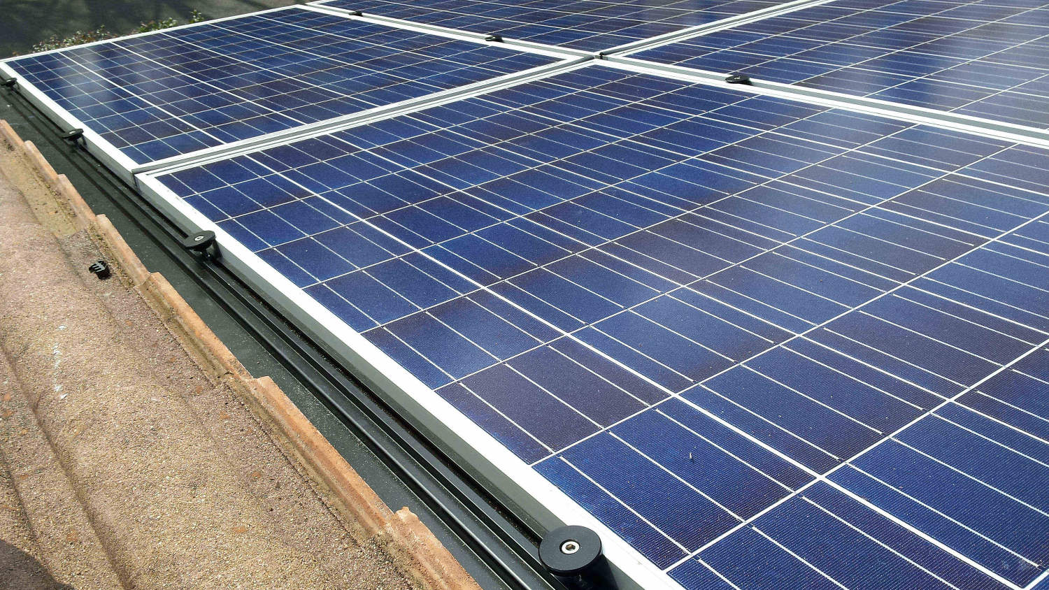 découvrez les solutions d'énergie solaire nordiques : efficacité, innovation et durabilité pour maximiser votre consommation d'énergie renouvelable dans des conditions climatiques froides.