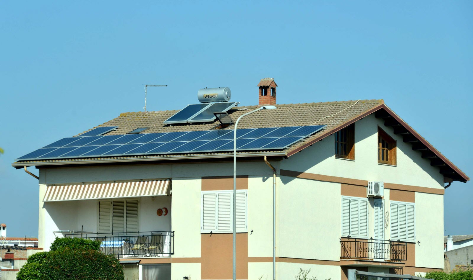 découvrez les avantages des panneaux solaires allemands, connus pour leur efficacité et leur durabilité. apprenez comment ces technologies solaires peuvent réduire vos factures d'énergie et contribuer à un avenir plus durable. explorez les meilleures options de systèmes solaires allemands adaptés à vos besoins.