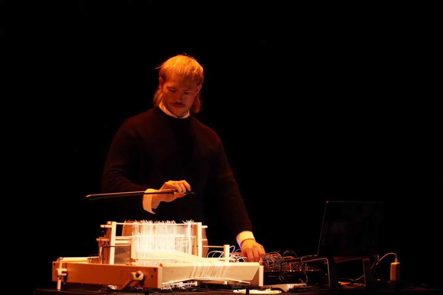 découvrez la sonologie, l'étude et l'application des sons et des acoustiques dans divers domaines, tels que la musique, la médecine et l'ingénierie. explorez comment cette science influence notre compréhension des vibrations et leur impact sur notre environnement.