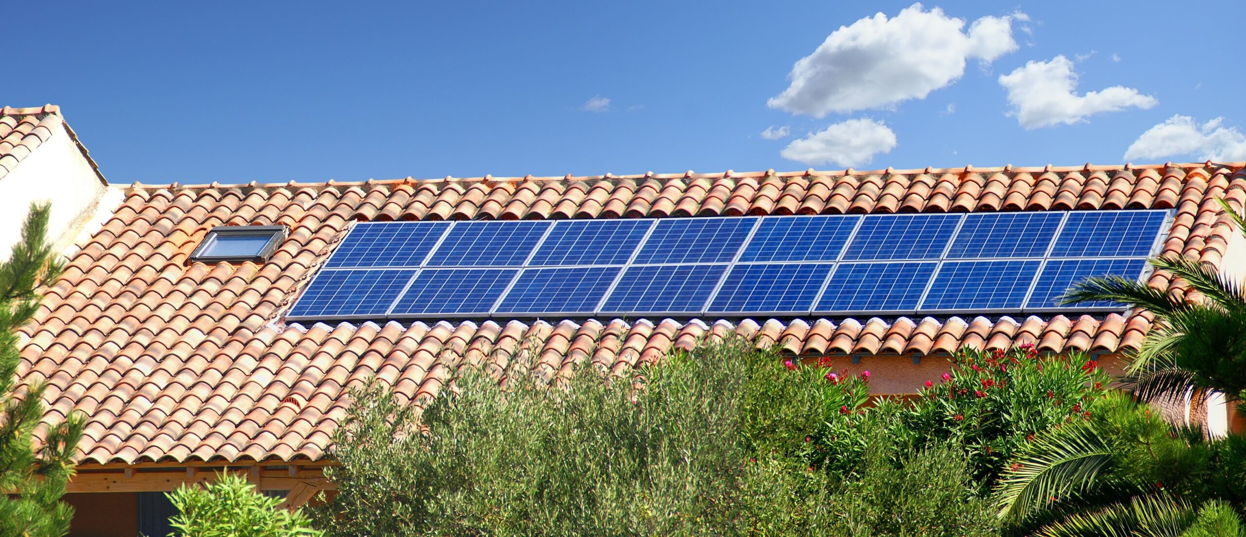 découvrez les avantages des toits solaires : une solution écologique et économique pour produire votre propre énergie tout en réduisant votre empreinte carbone. optez pour une alternative durable et investissez dans l'avenir avec un toit solaire.