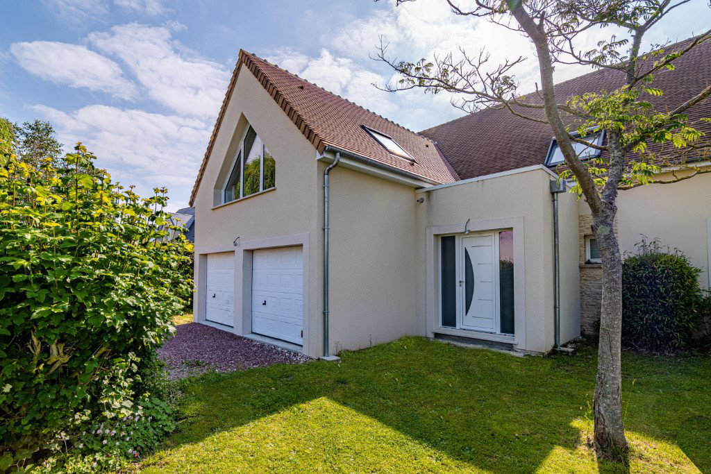 découvrez les avantages de la toiture à deux pans : une esthétique traditionnelle, une excellente évacuation des eaux de pluie et une isolation thermique optimale. parfaite pour tous les styles de maison, elle allie élégance et fonctionnalité.