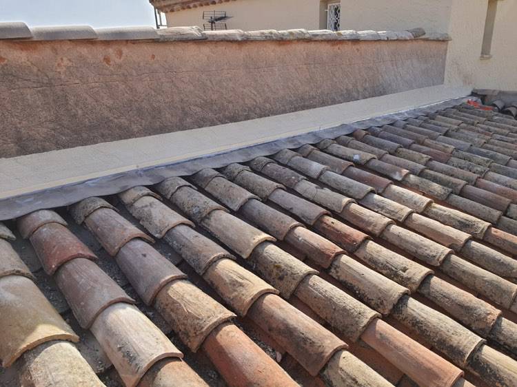 découvrez tout ce qu'il faut savoir sur la toiture mitoyenne : avantages, matériaux, conseils d'installation et d'entretien pour optimiser la durabilité et l'esthétique de votre maison. informez-vous sur les réglementations et les meilleures pratiques pour une toiture partagée efficace.