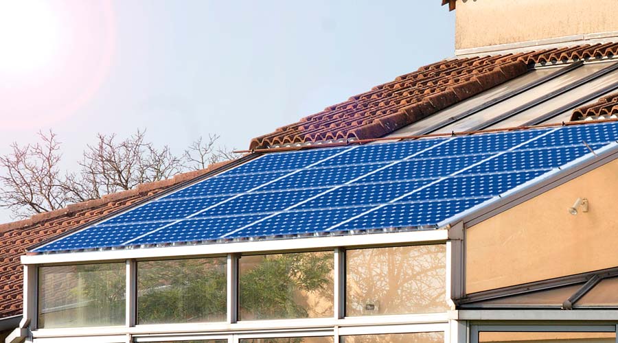 découvrez les avantages d'une véranda solaire : profitez de la lumière naturelle tout en préservant l'énergie. transformez votre espace de vie avec une extension moderne et écologique qui allie confort, esthétique et efficacité énergétique.