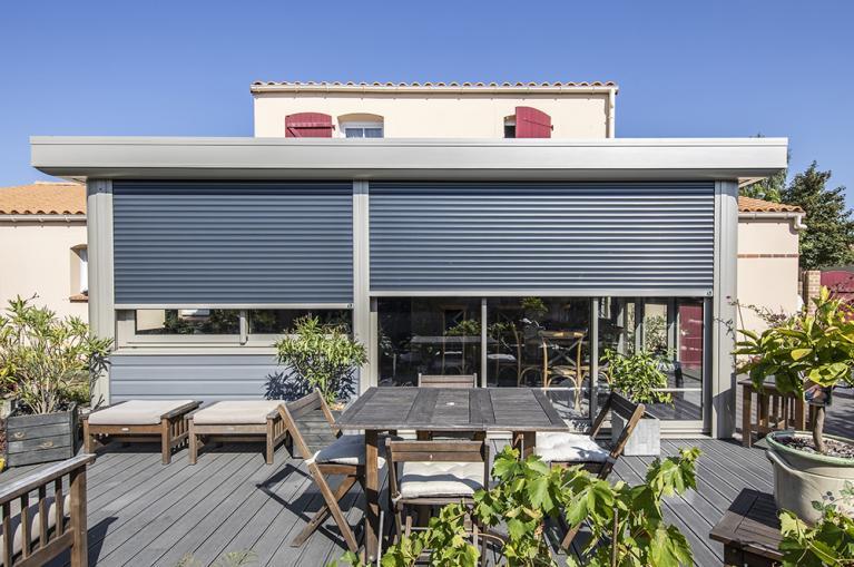 découvrez les avantages d'une véranda solaire pour profiter pleinement de la lumière naturelle tout en optimisant l'efficacité énergétique de votre maison. une solution élégante et écologique pour un espace de vie confortable et agréable.