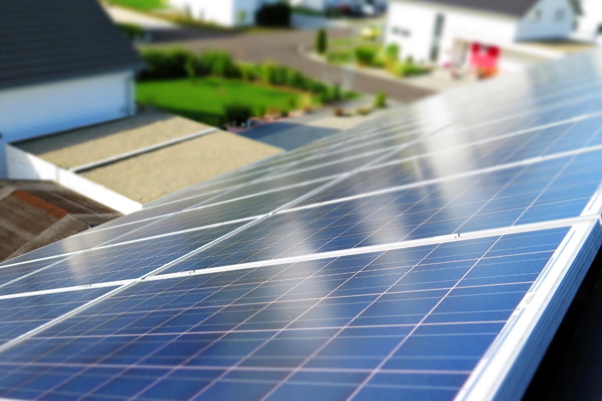 découvrez notre véranda solaire, un espace lumineux et éco-responsable qui allie confort et design. profitez de la chaleur du soleil tout en réduisant votre empreinte carbone. créez un lieu de vie agréable tout au long de l'année avec nos solutions innovantes.