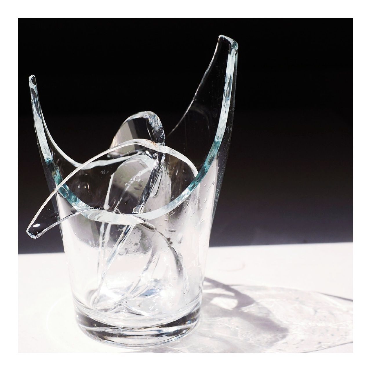 découvrez nos solutions pour gérer les accidents de verre brisé, des conseils de sécurité aux techniques de nettoyage efficaces. préservez votre sécurité et celle des autres grâce à nos recommandations.