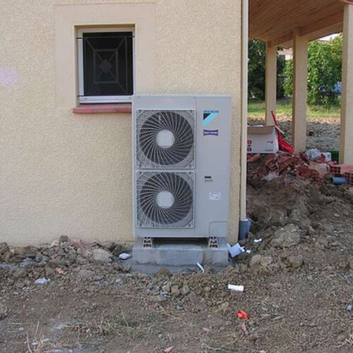 découvrez l'aérothermique, une technologie innovante pour le chauffage et le refroidissement de votre intérieur. apprenez comment cette méthode écologique utilise l'air extérieur pour réguler la température de votre habitat tout en réduisant votre empreinte carbone et vos factures d'énergie.