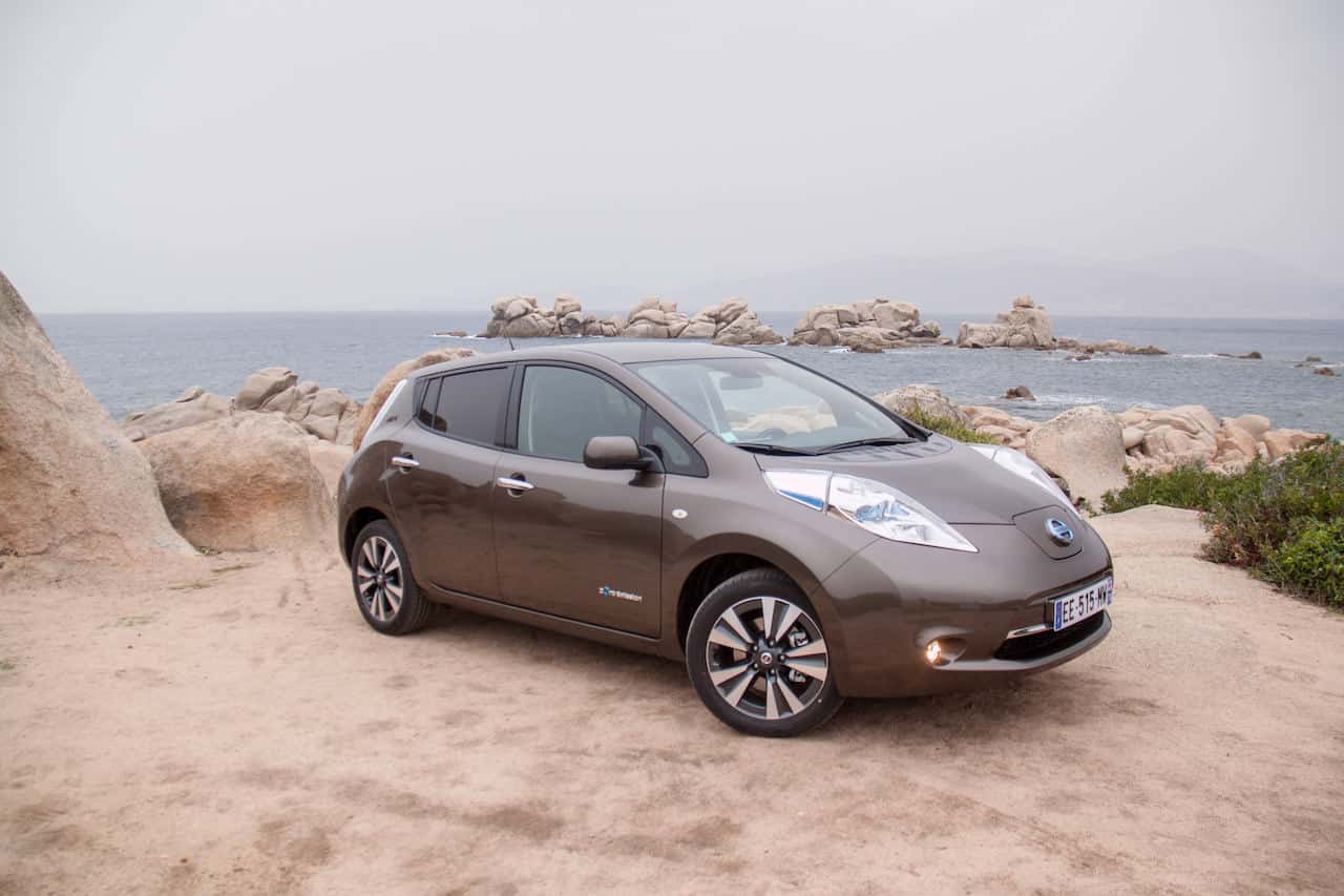 découvrez les avis sur la nissan leaf 24 kwh, une voiture électrique innovante offrant performance et autonomie. analysez ses caractéristiques, ses avantages et ses inconvénients pour prendre une décision éclairée.