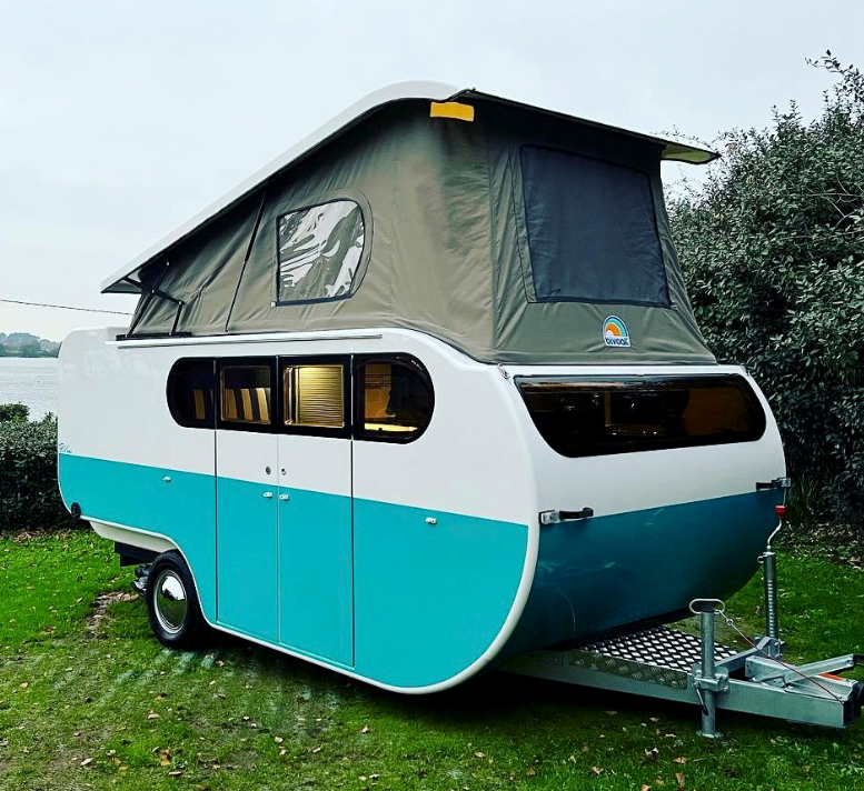 découvrez les avantages d'une caravane solaire : voyagez de manière autonome et écoresponsable avec notre sélection de modèles équipés de panneaux solaires, idéaux pour vos aventures en plein air.