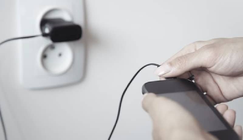 découvrez les signes d'un chargeur défectueux et apprenez comment identifier les problèmes qui peuvent affecter la performance de votre appareil. protégez vos appareils électroniques en reconnaissant les symptômes d'un chargeur qui ne fonctionne pas correctement.