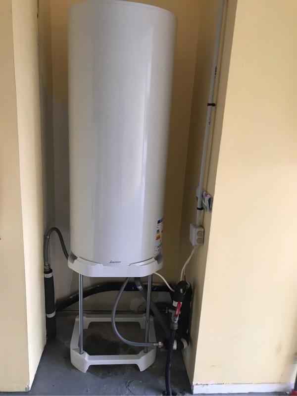 découvrez le chauffe-eau sauter 300l, idéal pour les foyers nécessitant une grande capacité d'eau chaude. avec sa technologie avancée et son efficacité énergétique, profitez d'une solution fiable pour vos besoins domestiques en eau chaude tout en réalisant des économies sur vos factures.