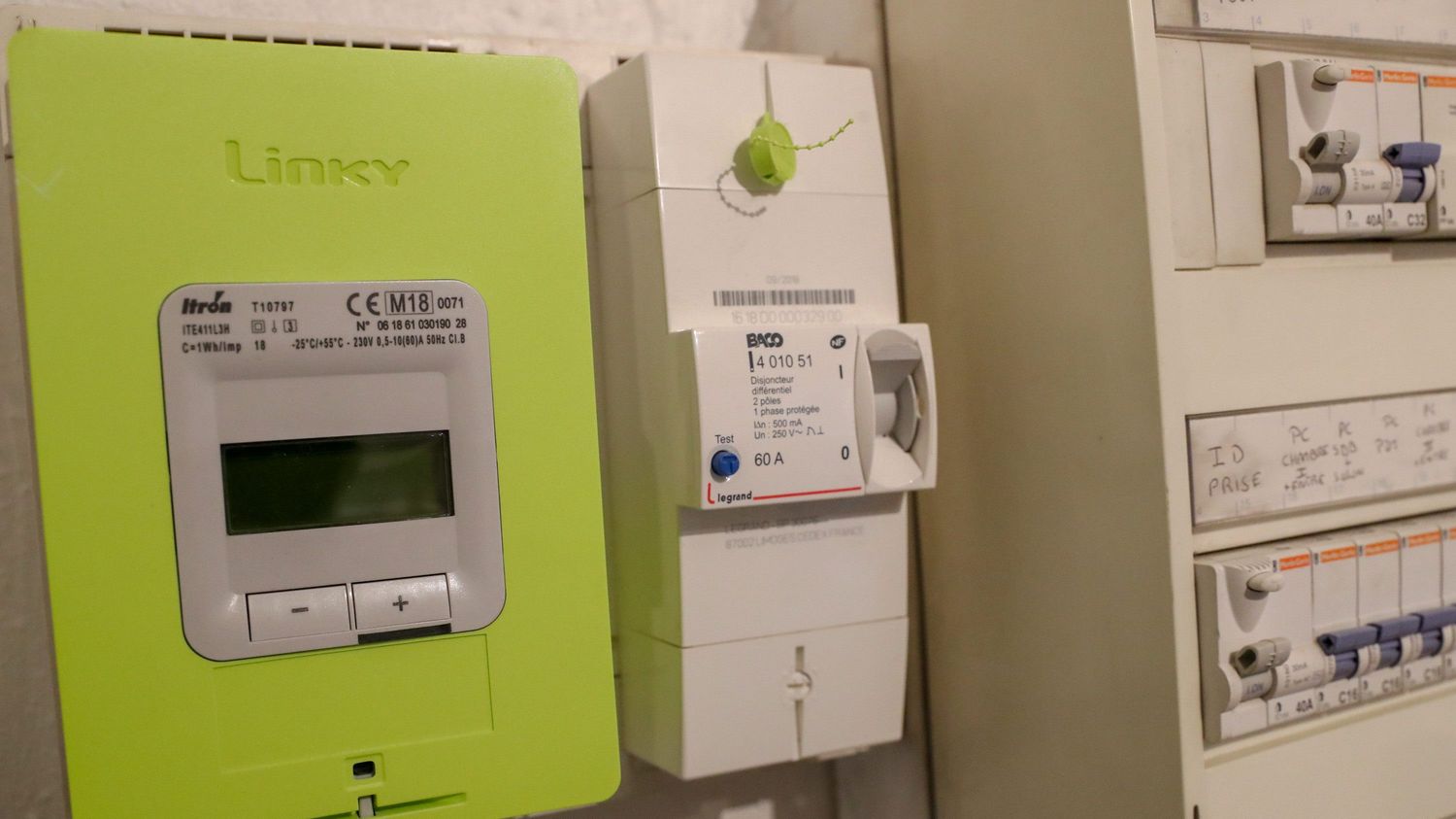 découvrez le compteur linky, l'innovation électrique de nouvelle génération qui apporte une gestion optimisée de votre consommation d'énergie. informez-vous sur son fonctionnement, ses avantages et les impacts sur votre facture d'électricité.