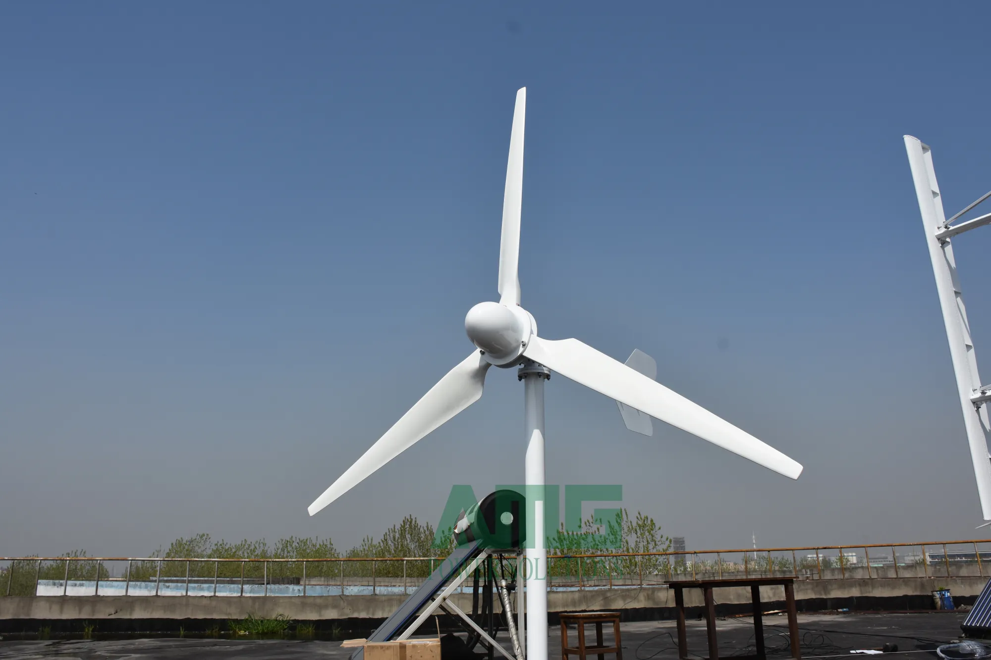 découvrez notre éolienne de 1000w, une solution éco-responsable pour produire votre propre électricité. idéale pour les petits foyers ou les applications autonomes, cette éolienne performante vous permet de réduire vos factures d'énergie tout en préservant l'environnement. facile à installer et à entretenir, elle constitue un choix judicieux pour un avenir durable.