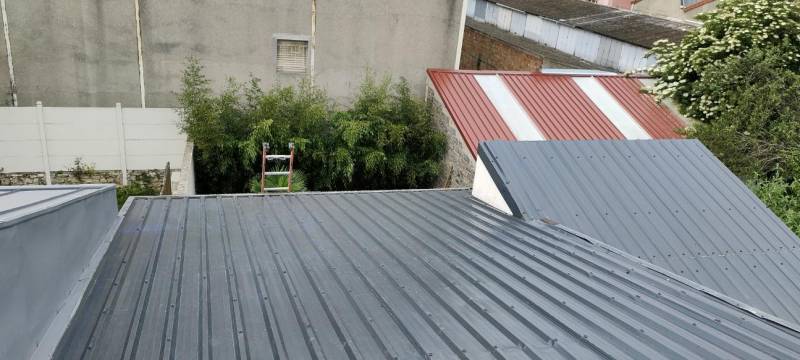 découvrez nos solutions d'étanchéité pour toitures en bac acier. protégez votre bâtiment des intempéries avec des matériaux durables et des techniques professionnelles pour garantir une isolation optimale et une longue durée de vie à votre toiture.