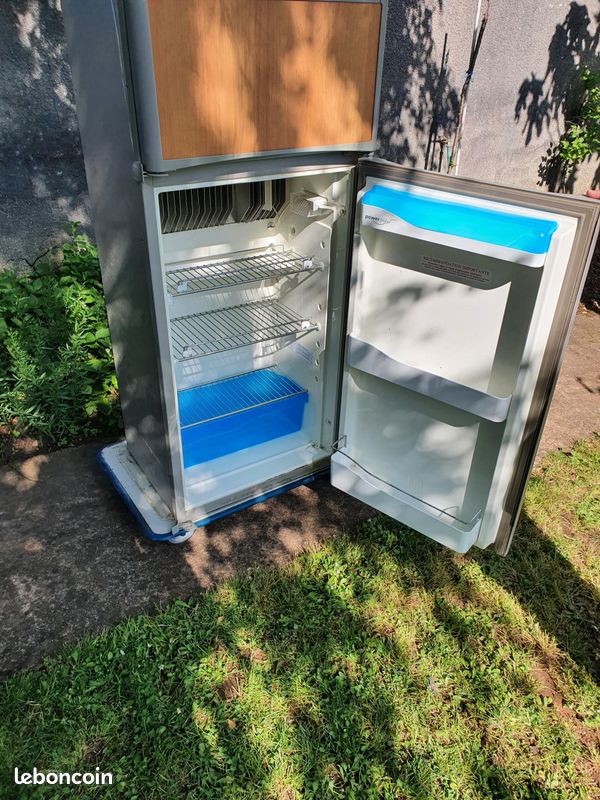 découvrez notre frigo polyvalent 12v/220v, idéal pour vos aventures en plein air ou à la maison. restez au frais, où que vous soyez, avec une efficacité énergétique optimale et un design compact.