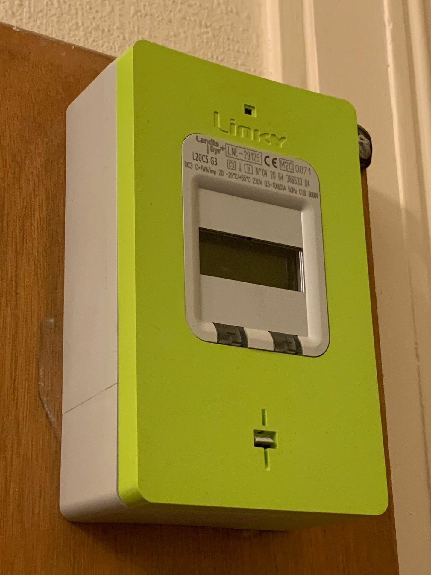 découvrez pourquoi le linky clignote et ce que cela signifie pour votre consommation d'énergie. informez-vous sur les différentes indications lumineuses de ce compteur intelligent et ce qu'il faut faire en cas de problème.