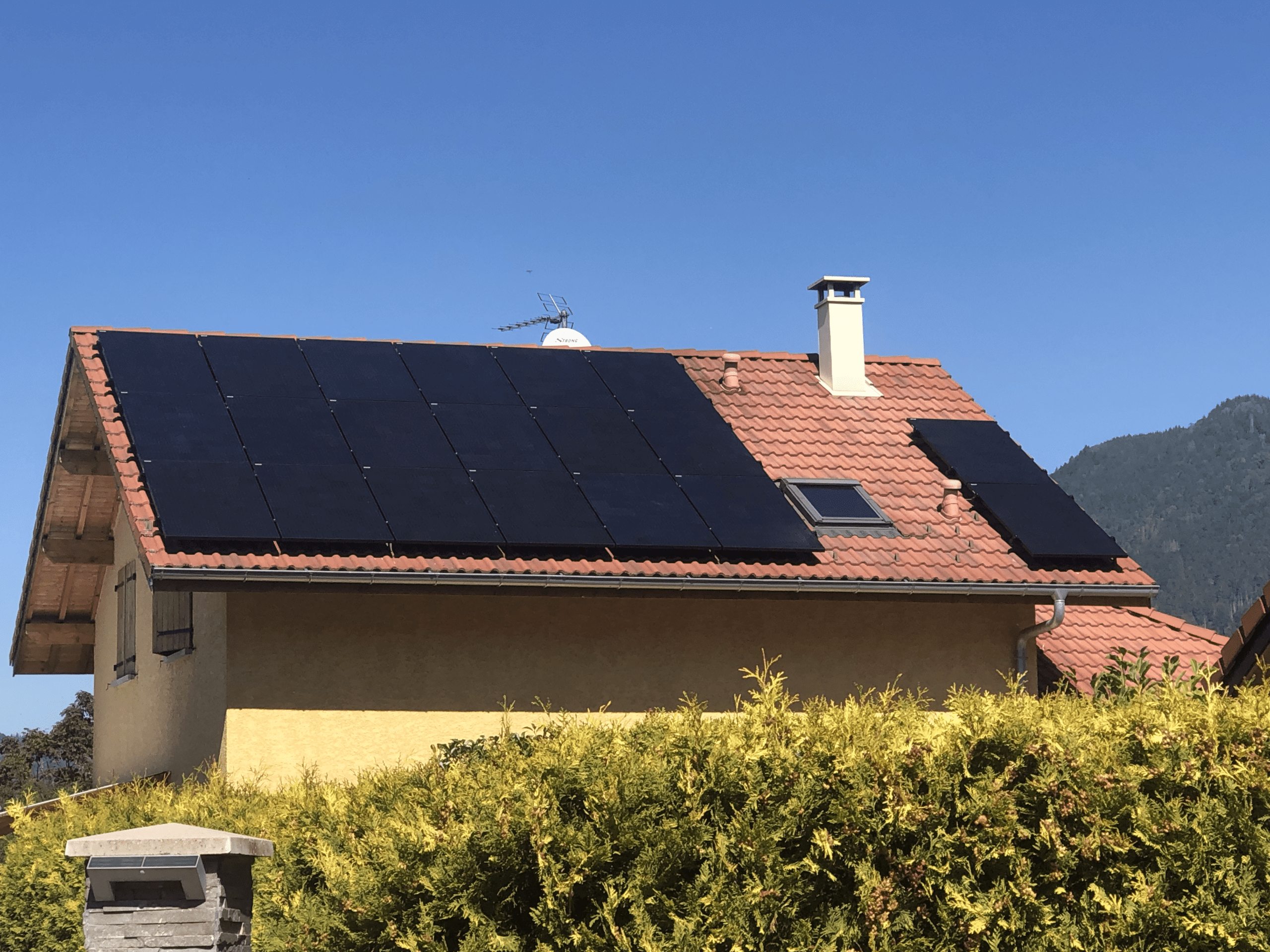 découvrez comment votre maison peut devenir plus écologique et économique grâce à l'installation de panneaux solaires. profitez des énergies renouvelables pour réduire vos factures d'électricité et valoriser votre bien immobilier.