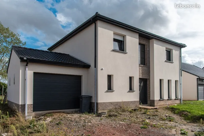 découvrez notre sélection de maisons à vendre dans le val-d'oise (95). trouvez votre nouveau foyer parmi une variété de propriétés adaptées à tous les budgets et styles de vie. ne manquez pas l'opportunité de devenir propriétaire dans cette belle région.