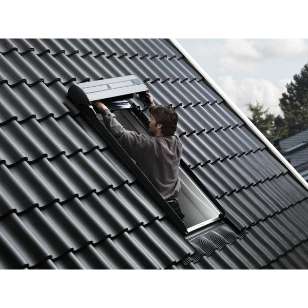 découvrez la motorisation velux solaire, une solution innovante et écologique pour votre maison. profitez d'un maximum de confort et de lumière naturelle tout en réduisant votre empreinte énergétique grâce à un système automatisé alimenté par l'énergie solaire.