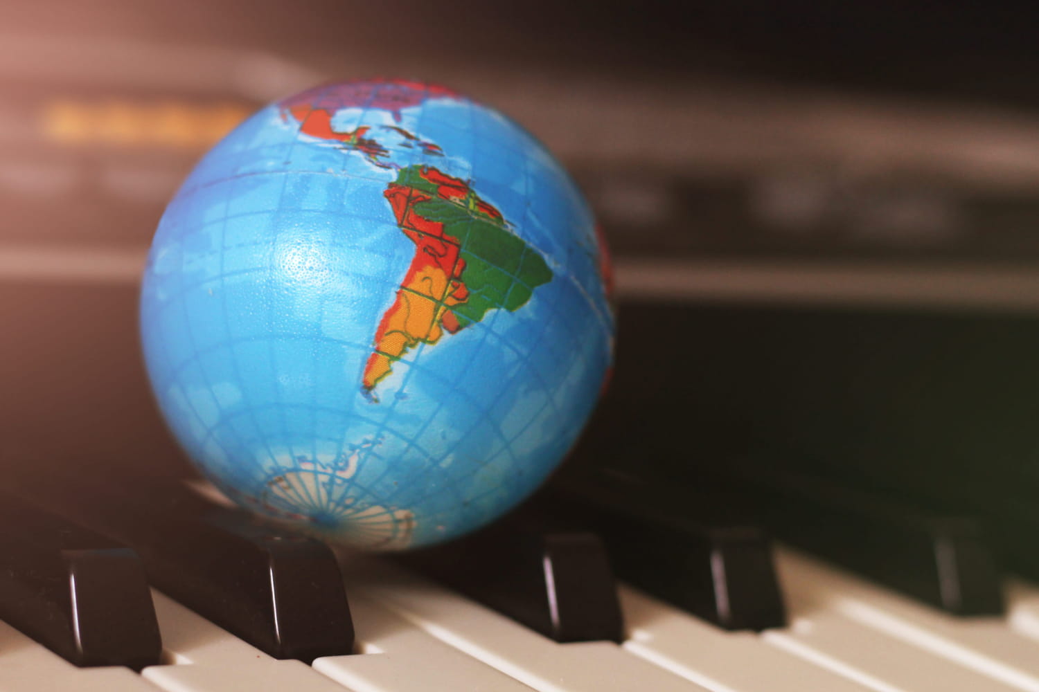 découvrez l'univers fascinant de la musique du monde, une célébration des sons et des rythmes qui transcendent les frontières culturelles. plongez dans la diversité des traditions musicales et explorez des artistes, des genres et des influences qui enrichissent notre patrimoine sonore.