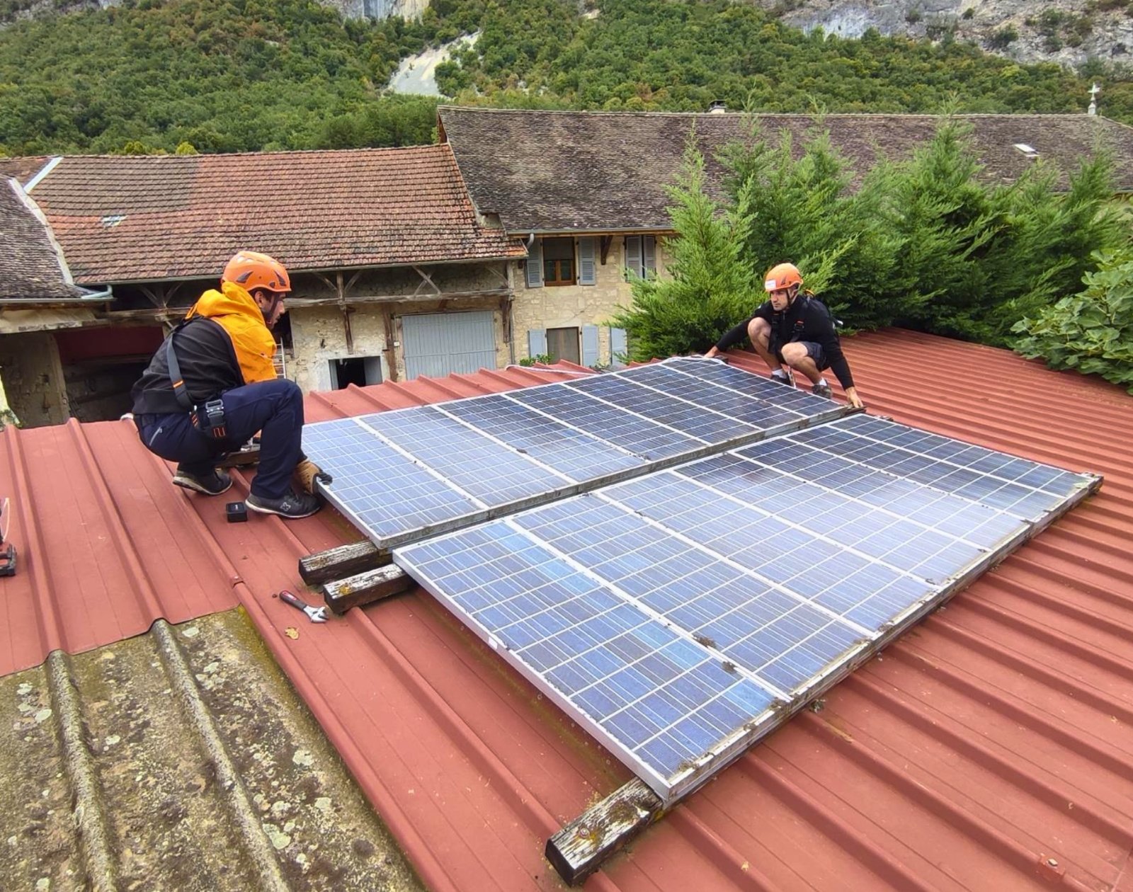 découvrez les avantages des panneaux solaires français, une solution écologique et économique pour produire votre propre énergie verte. explorez les innovations, les subventions et les conseils d'installation pour rendre votre transition énergétique réussie.