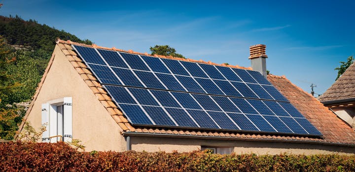 découvrez les panneaux photovoltaïques, une solution écologique et économique pour produire votre propre électricité. apprenez comment cette technologie durable peut réduire vos factures d'énergie tout en contribuant à la protection de l'environnement.