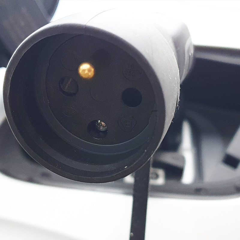 découvrez la prise v2l : une technologie innovante qui transforme votre véhicule électrique en source d'énergie. idéale pour alimenter vos appareils et profiter d'une autonomie accrue, explorez les avantages de la prise v2l pour une expérience de conduite connectée et pratique.