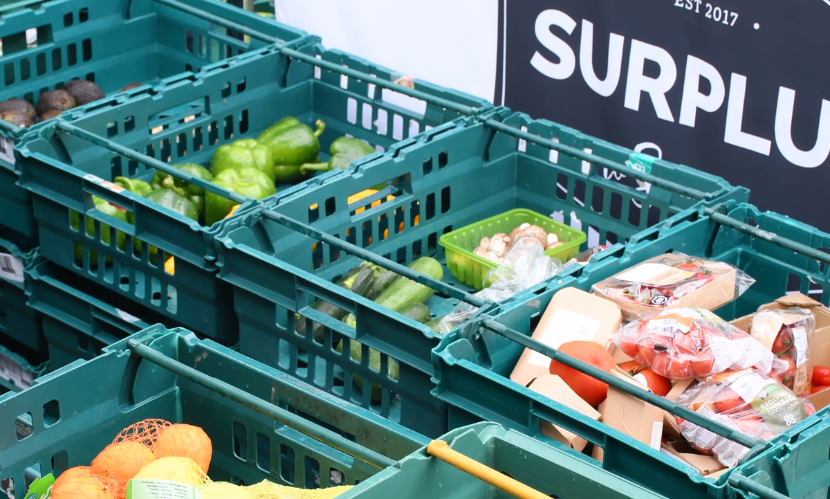 découvrez les meilleures offres de surplus en magasin ! profitez de produits de qualité à des prix réduits, allant des vêtements aux appareils électroniques. ne manquez pas cette occasion de faire des économies tout en vous faisant plaisir.