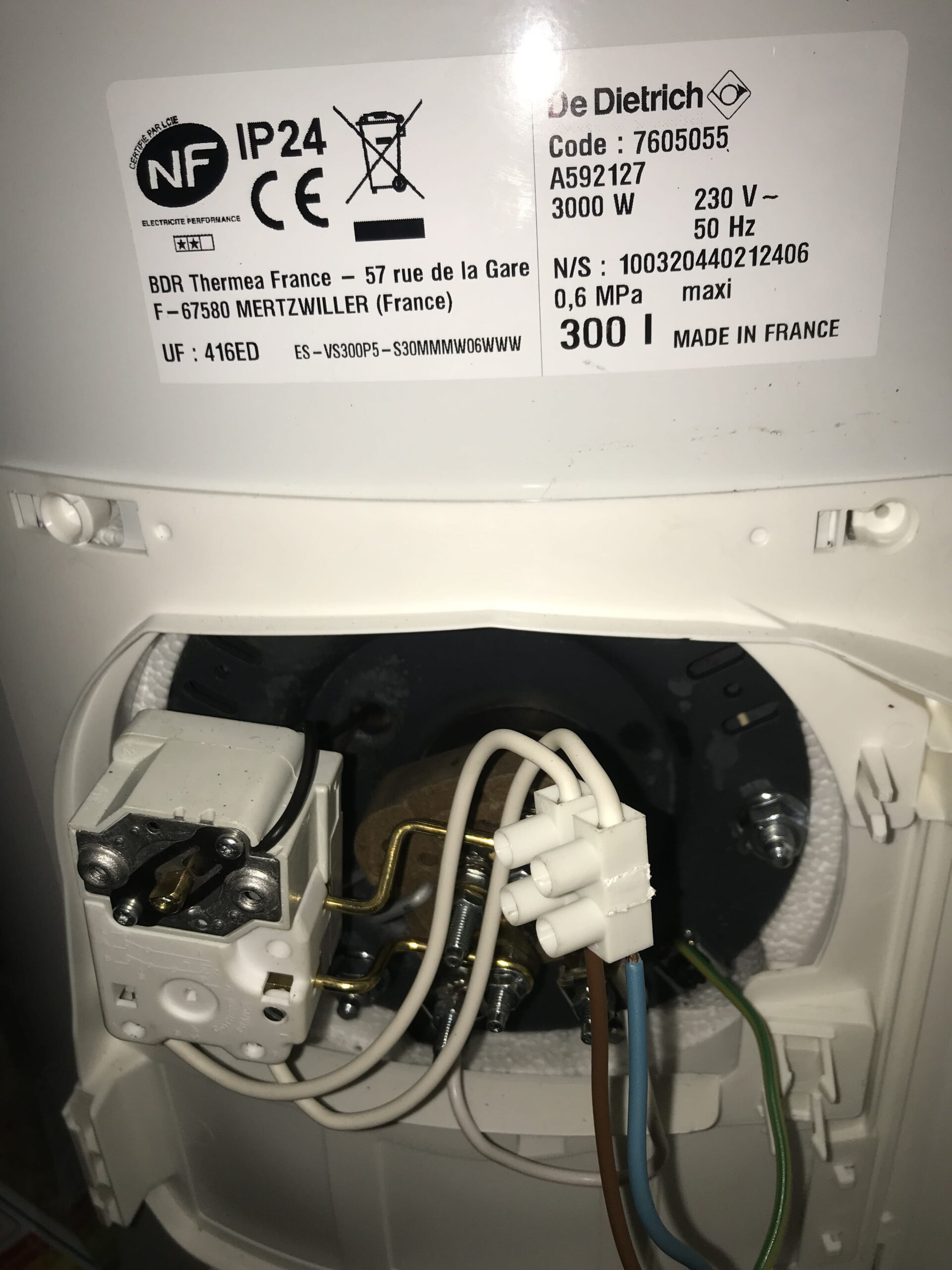 découvrez notre thermostat pour chauffe-eau de 200 litres, conçu pour optimiser la température de votre eau. économisez de l'énergie tout en garantissant un confort optimal grâce à notre technologie avancée. idéal pour les foyers exigeants, ce thermostat est facile à installer et à utiliser.