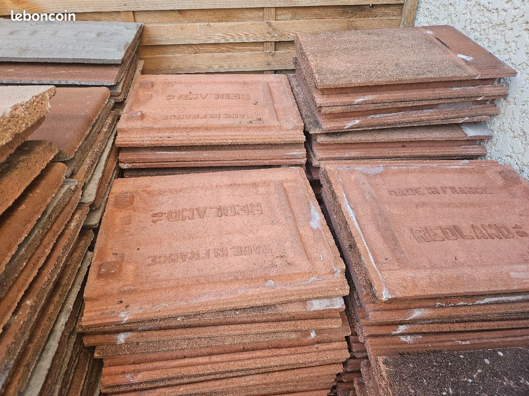découvrez la tuile redland 18, le choix idéal pour allier esthétique et performance. résistante et durable, elle offre une excellente protection contre les intempéries tout en apportant une touche contemporaine à votre toiture. parfaite pour tous vos projets de construction ou de rénovation.