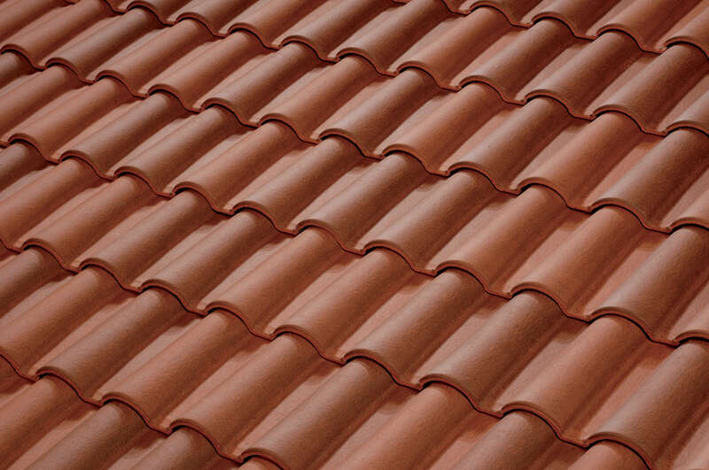 découvrez la tuile romane, un choix esthétique et durable pour vos toitures. avec son design traditionnel et ses multiples couleurs, elle s'adapte à tous les styles architecturaux tout en offrant une excellente protection contre les intempéries.