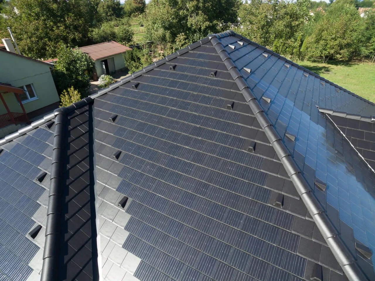 découvrez les tuiles photovoltaïques, une solution innovante alliant esthétique et performance énergétique. transformez votre toiture en producteur d'énergie renouvelable tout en préservant l'apparence de votre maison. optez pour une énergie durable et réduisez vos factures d'électricité avec des tuiles solaires élégantes et efficaces.