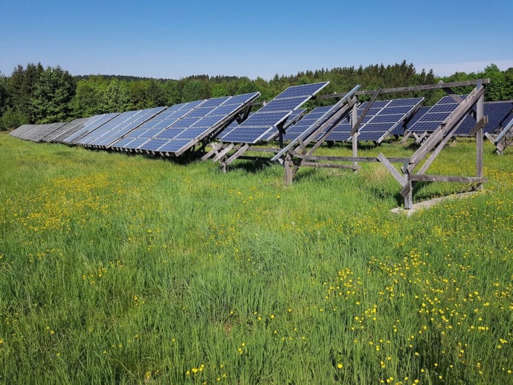 découvrez tout ce qu'il faut savoir sur la tva solaire. informez-vous sur les taux applicables, les avantages fiscaux et les démarches pour bénéficier de réductions sur vos projets d'énergie solaire. optimisez votre investissement tout en respectant la réglementation.