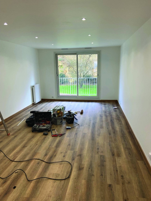 découvrez les prix de rénovation d'appartement au m² en france, avec des conseils pour estimer votre budget et optimiser vos travaux.